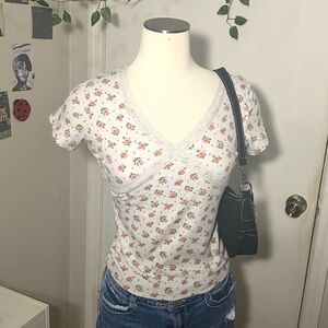 Chic Floral V-Neck Crop Top